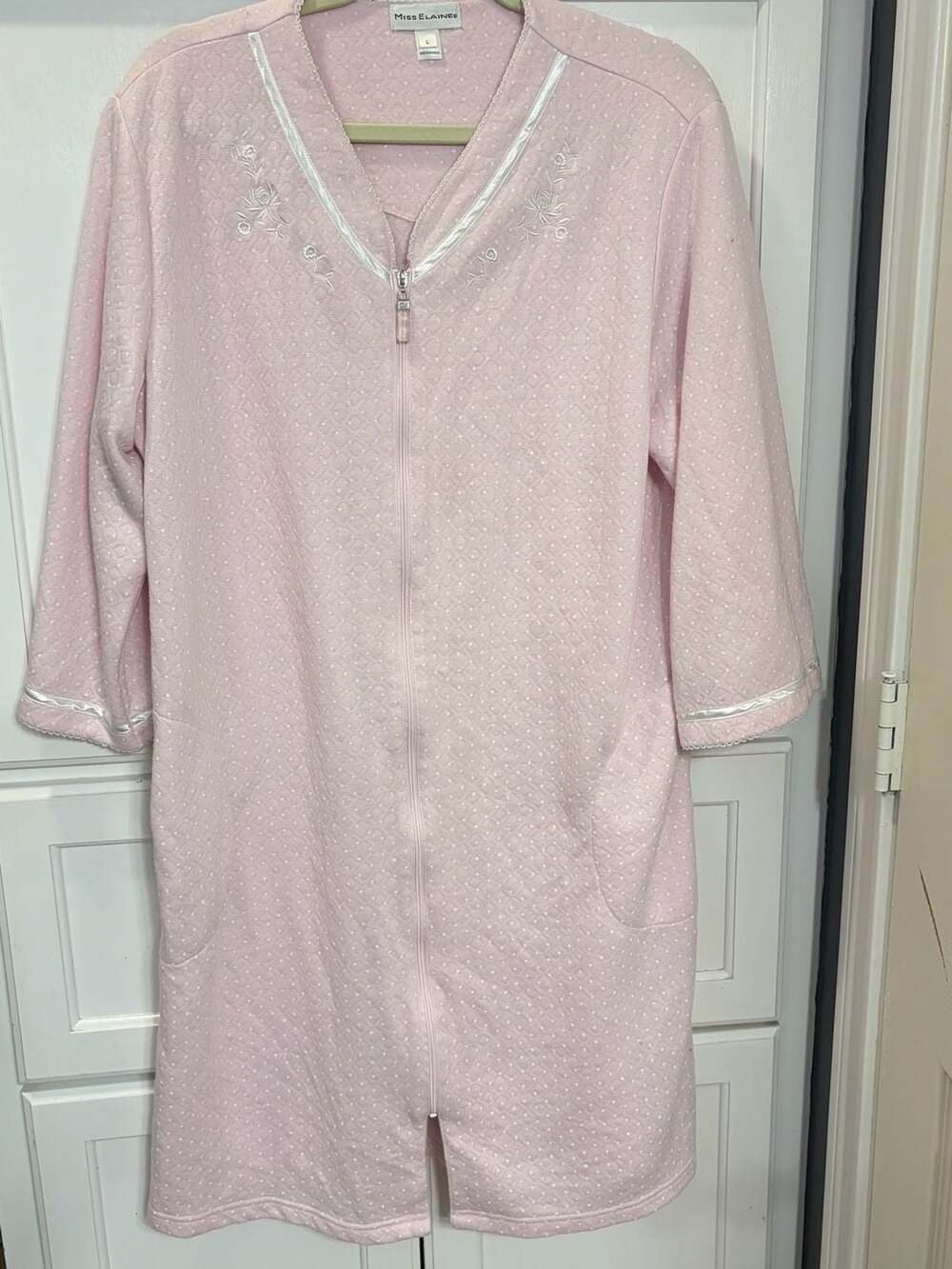 Miss Elaine Pink Quilted Zip Front Robe Large Floral Embroidered Polka Dot